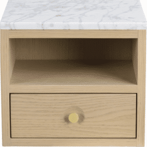 Sengebord natbord Rowico Whitmore hvidvasket egetræsfinér med hvid marmortop væghængt 24Ã28Ã25 cm